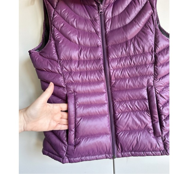 Bernardo Packable Goose Down Vest Small Purple Plum Quilted Zip Front Pockets - Picture 2 of 8